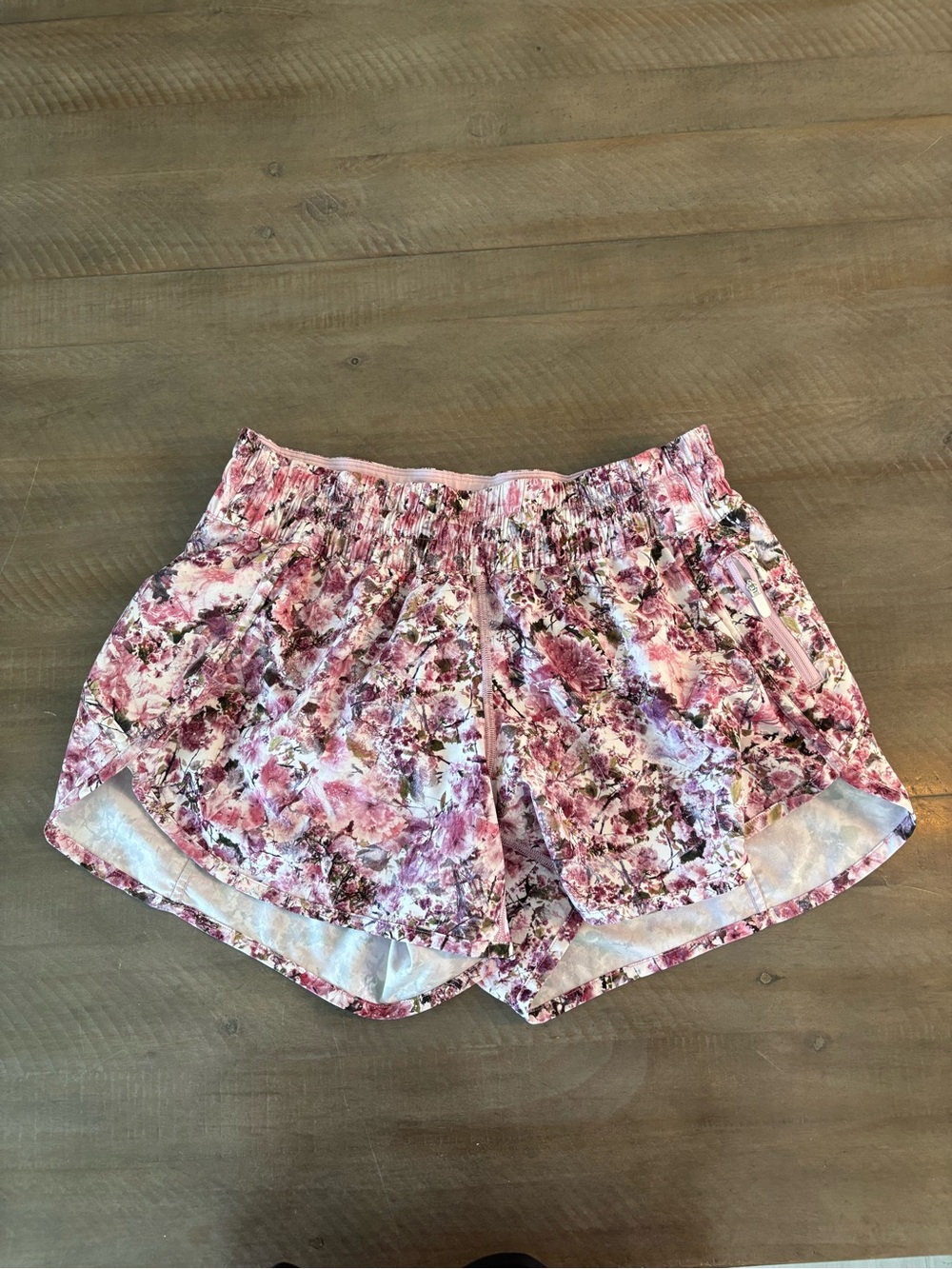 Lululemon Tracker Short V 4” Floral Pink Size 10